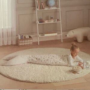 NWT Nicole Miller Kids Faux Fur Snuggle Tail - White and Silver Snowflake